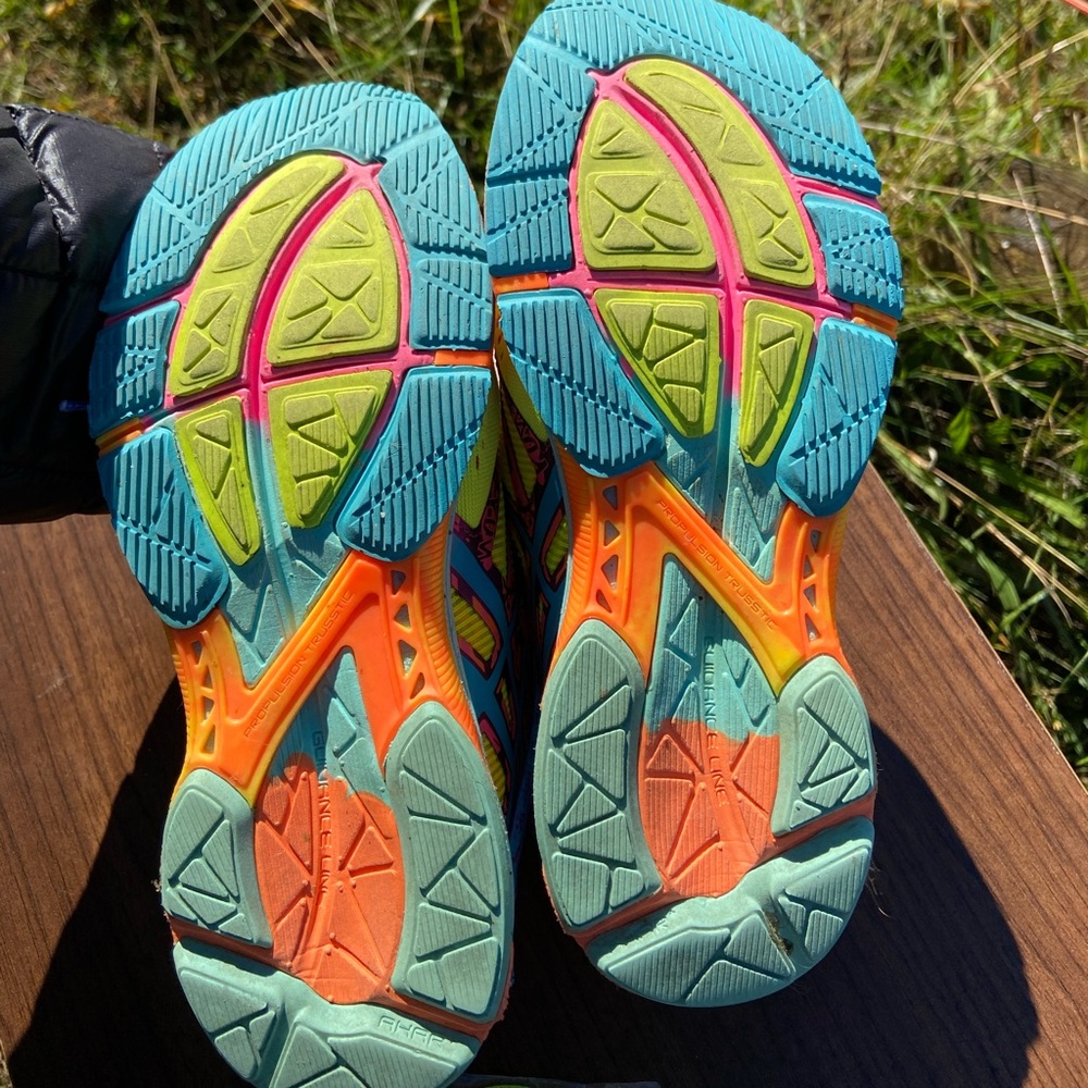 ASICS running shoes - Picture 3 of 4